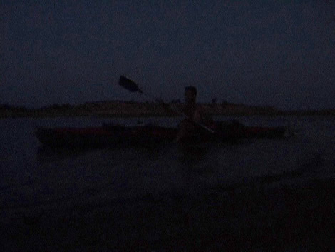 kayak_dark_Raw.jpg